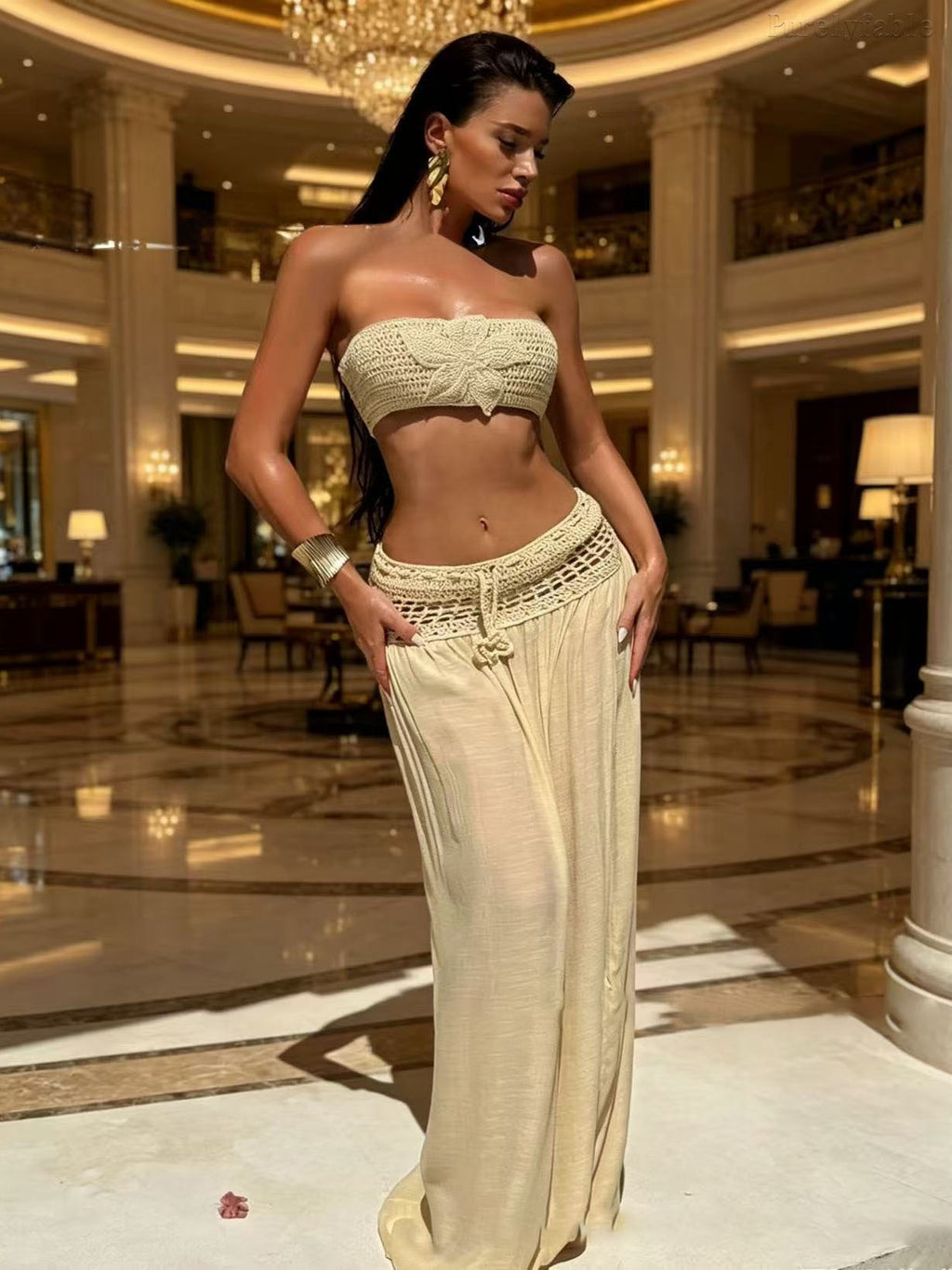 Harper's peach-colored beach-style strapless dress
