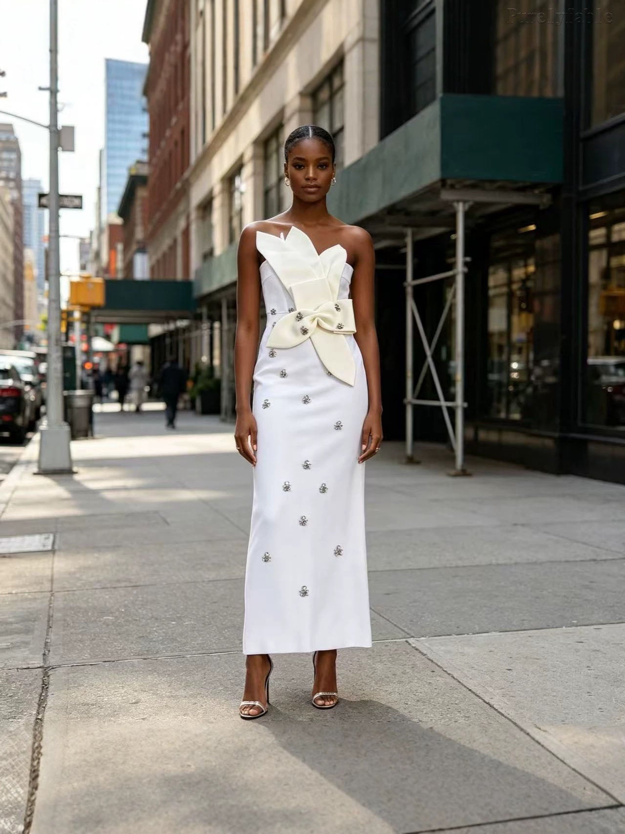 Celeste White Form-Fitting Skirt