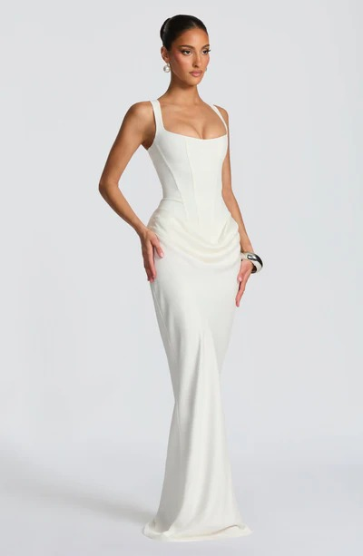 Anika a tight-fitting fishbone-shaped high-waisted long dress