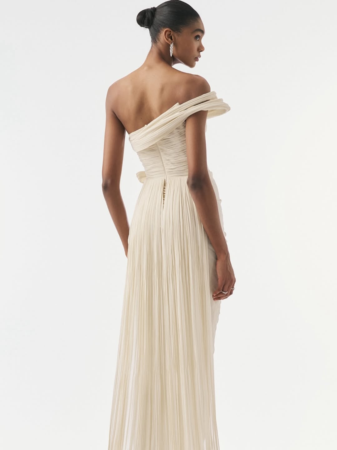 Giselle Off-shoulder Waist-Cinched Ruched Elegant Maxi Dress