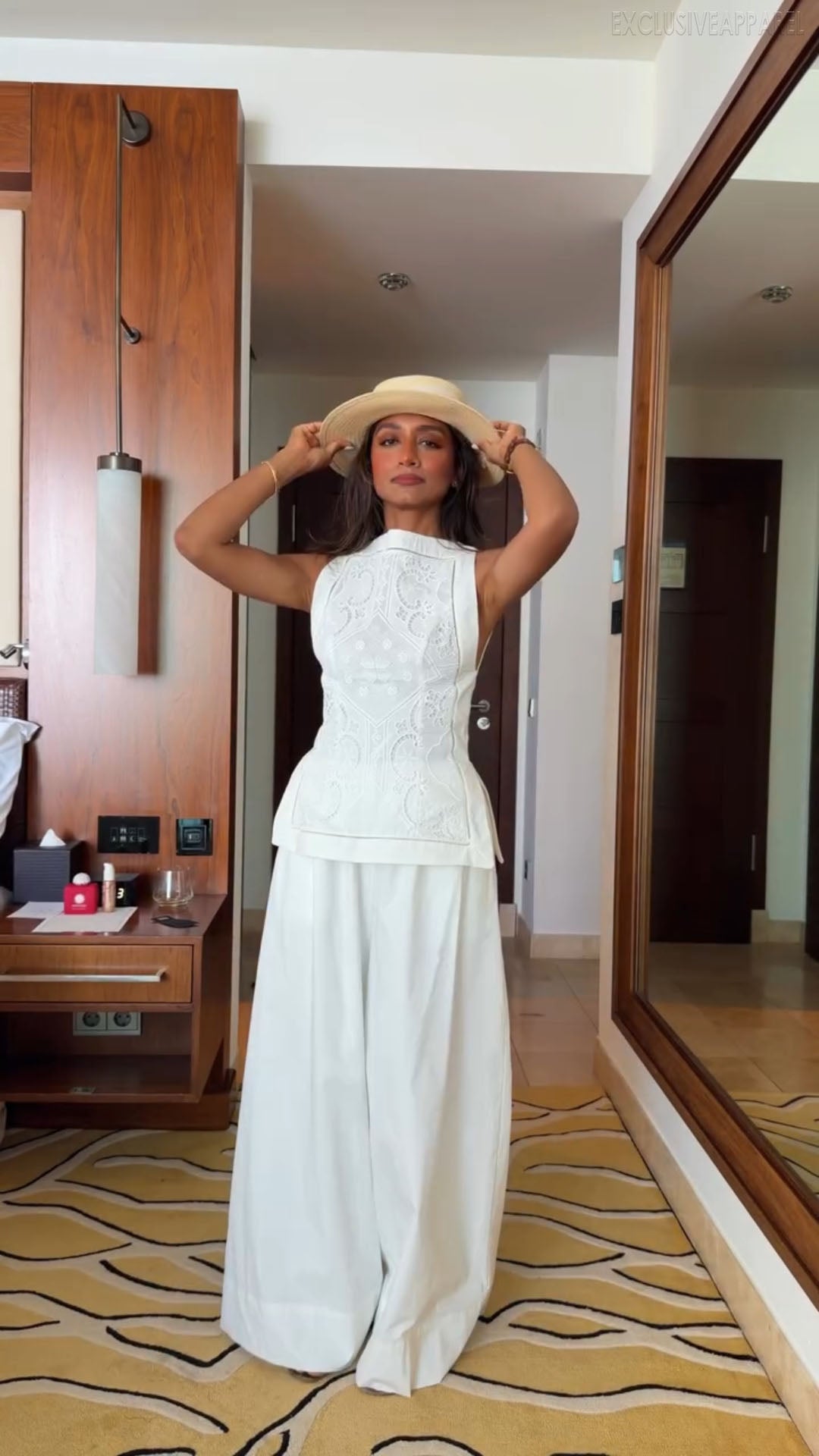 Astrid White Sleeveless Wide-leg Pants Set