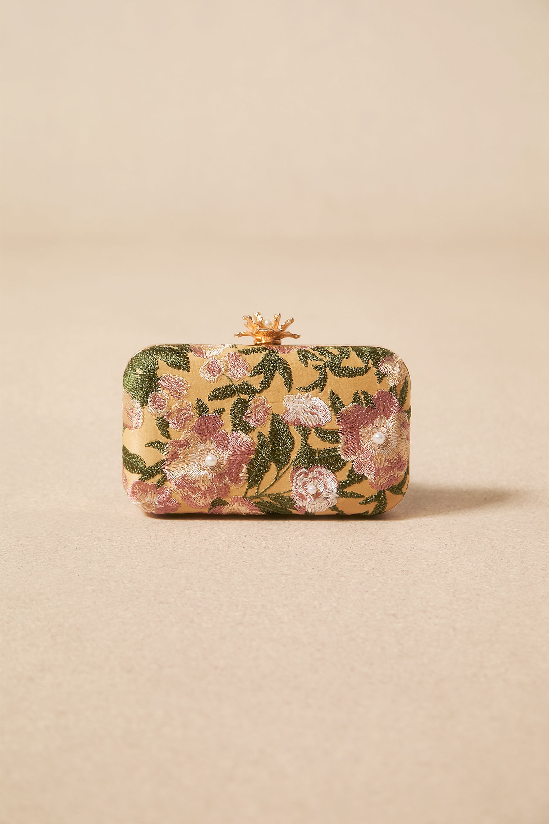 Floral Embroidery Pearl Clutch Bag