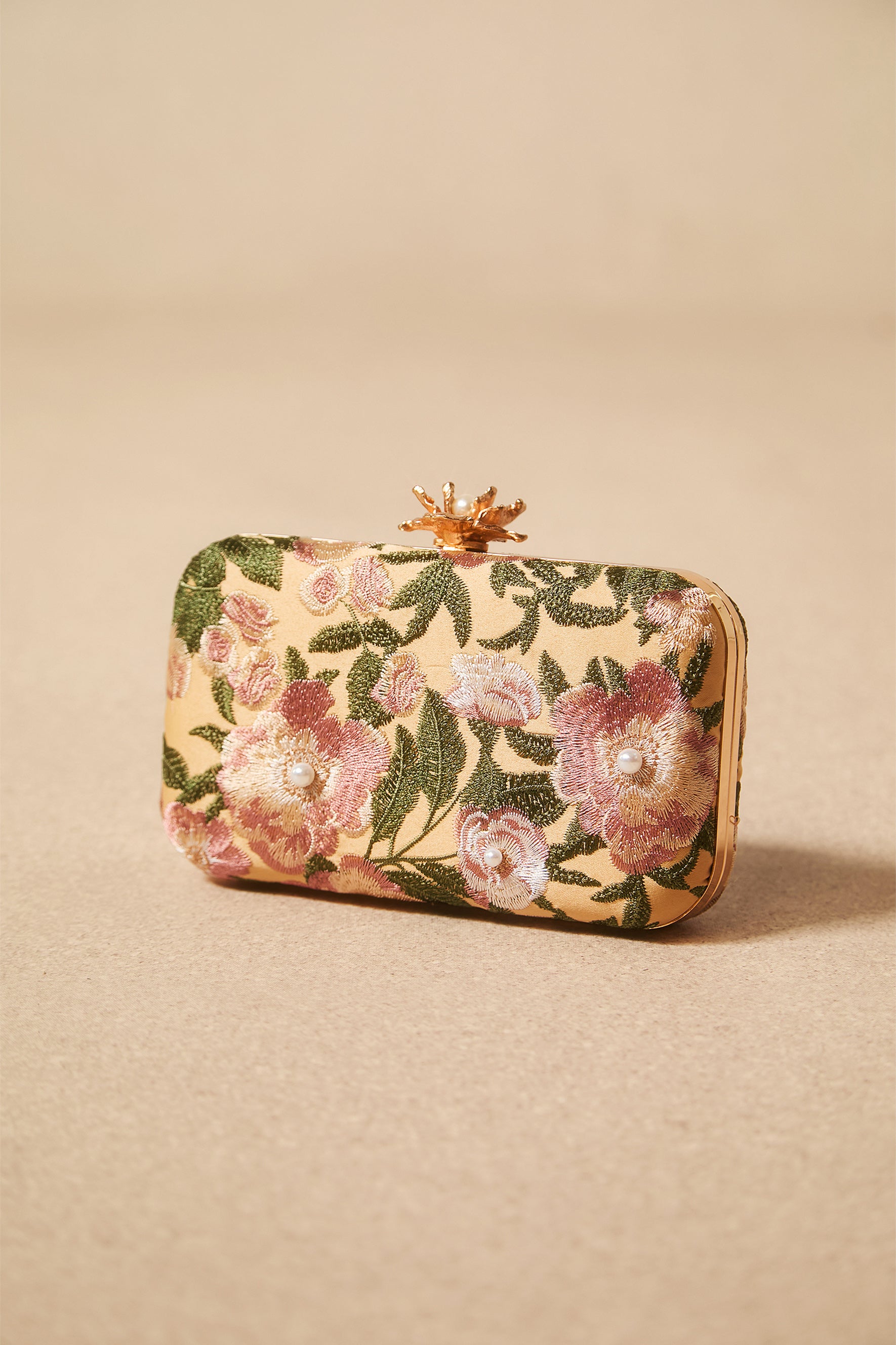 Floral Embroidery Pearl Clutch Bag