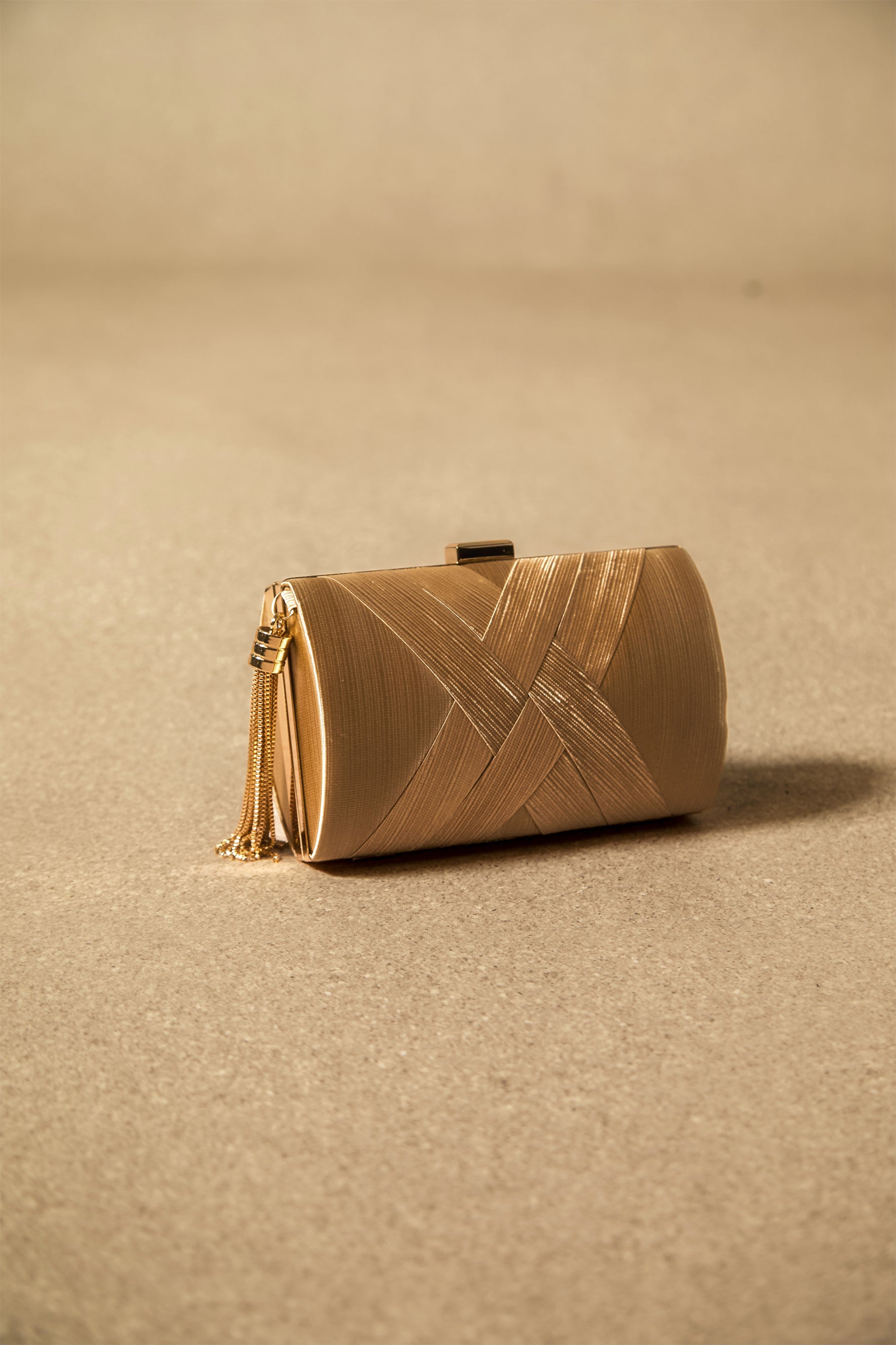 Textured Pattern Tassel Clutch Bag