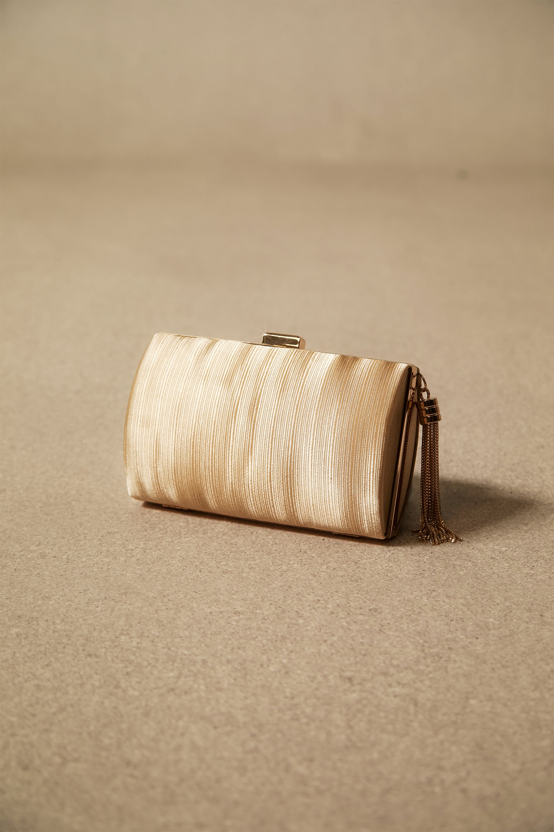 Textured Pattern Tassel Clutch Bag